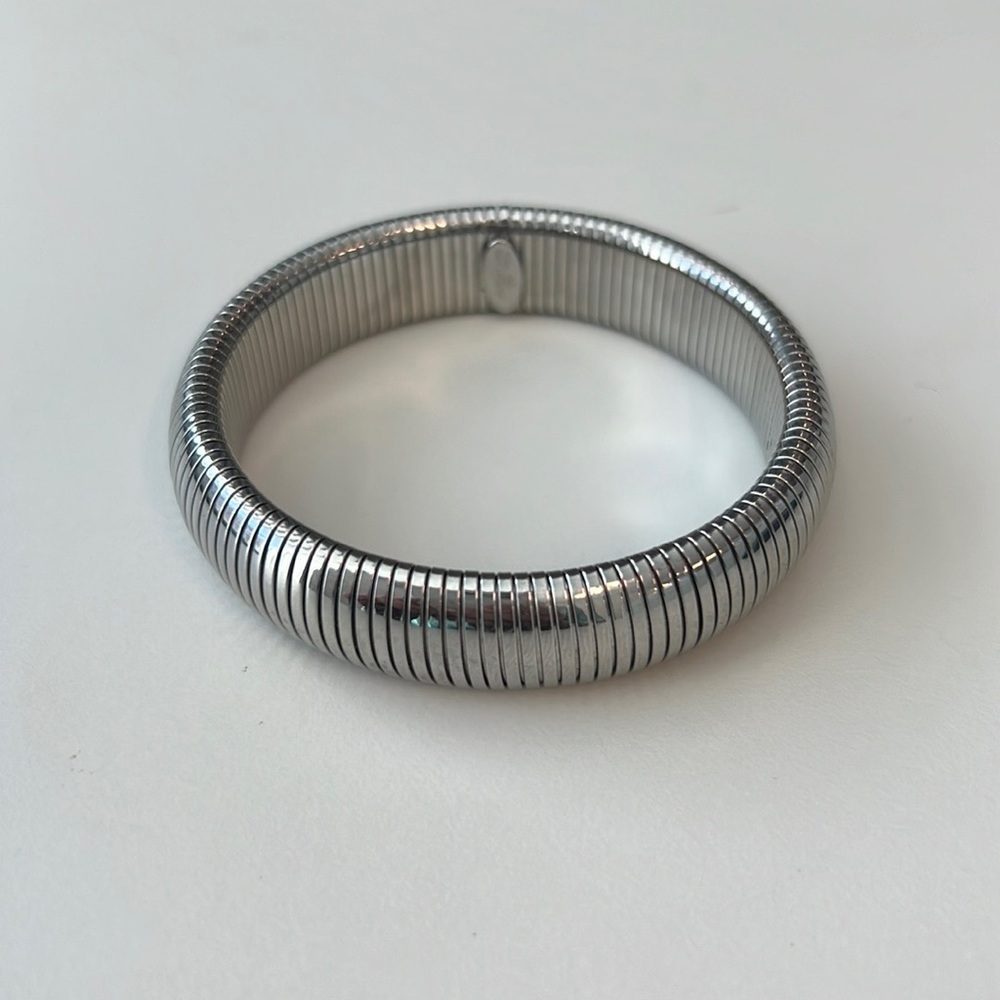 Stainless steel stretch bracelet